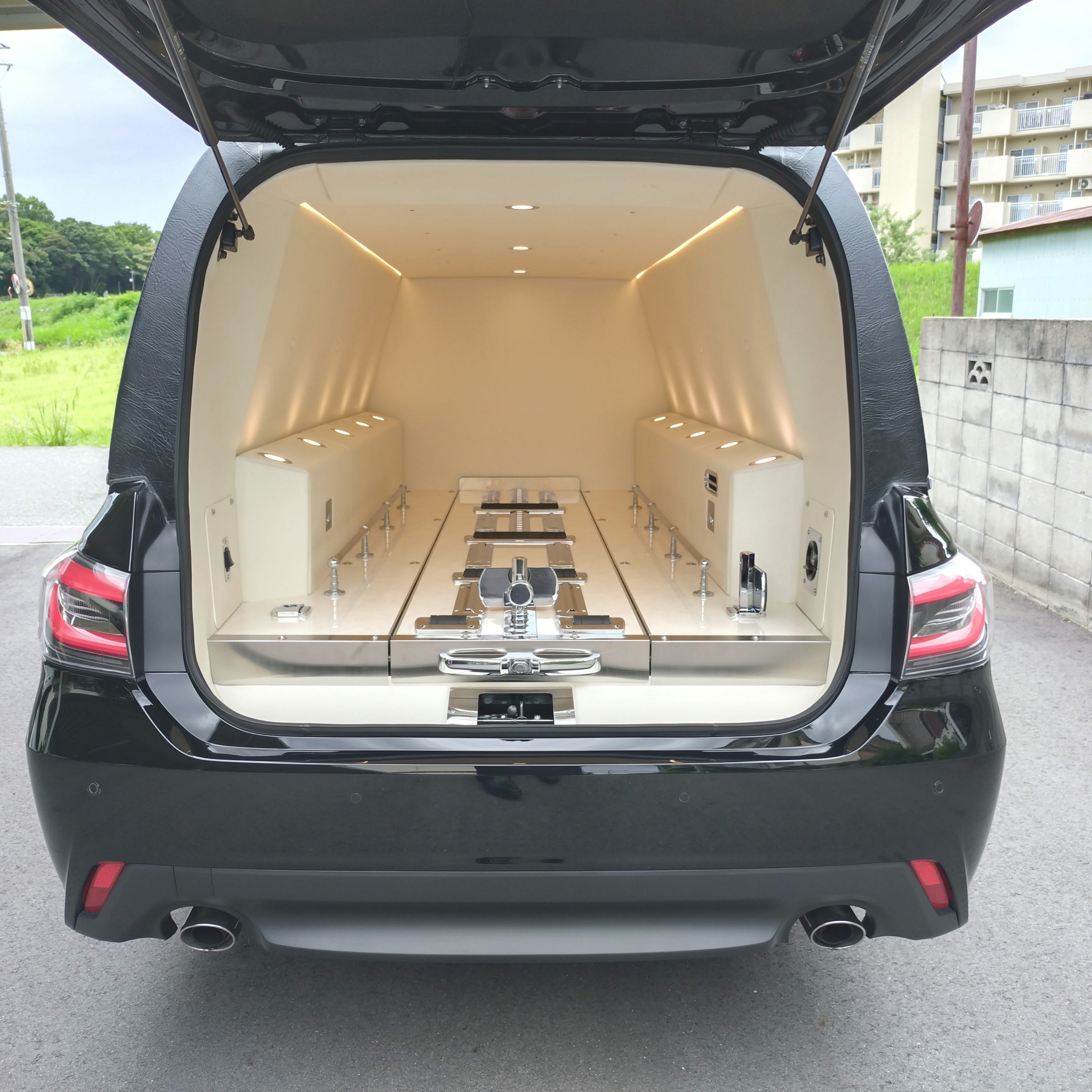 車両紹介 | ご遺体搬送サービス｜阪神特殊自動車株式会社